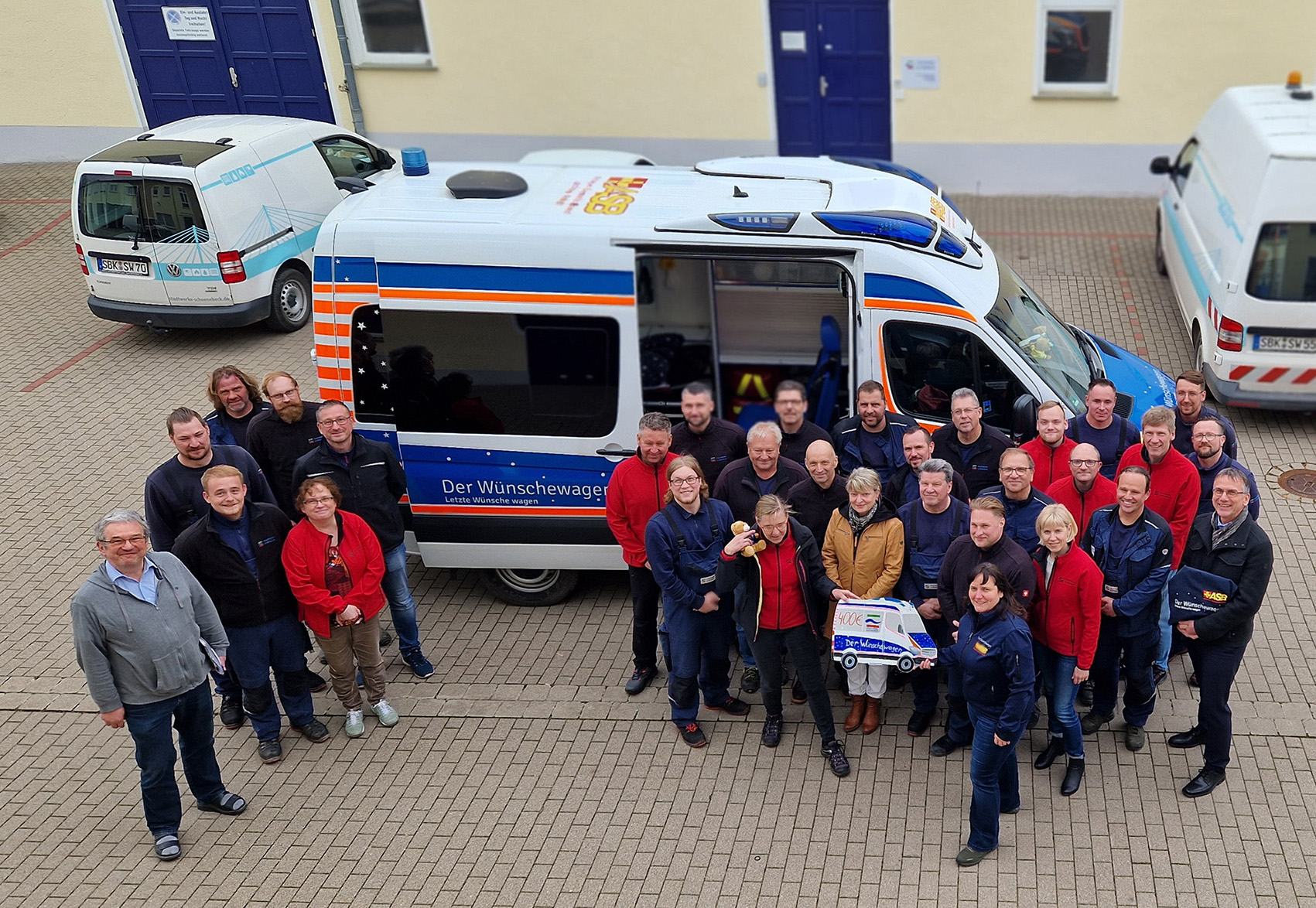 Stadtwerke Schönebeck spenden für den Wünschewagen 