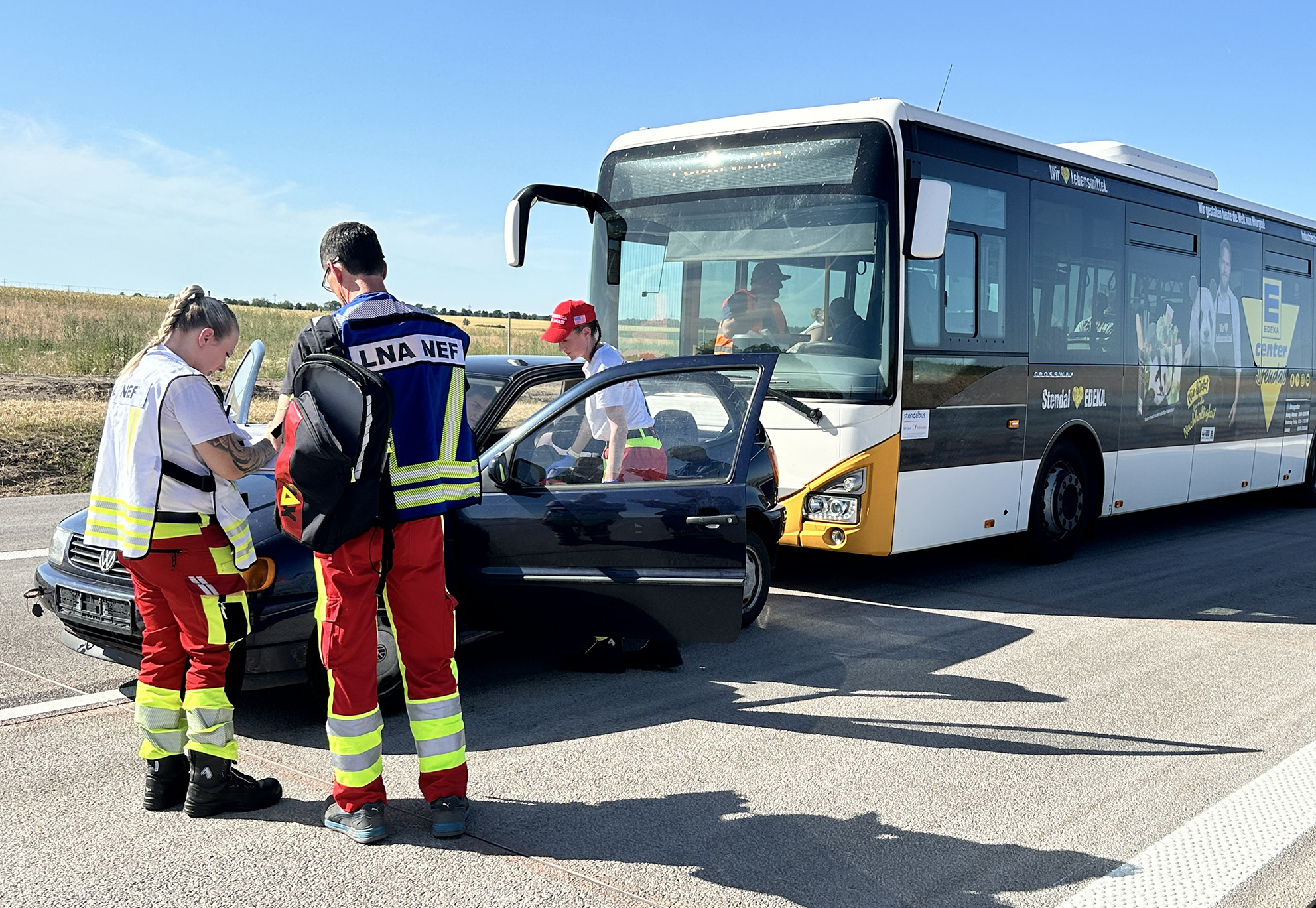 Rettungskräfte üben erfolgreich auf der Autobahn 14