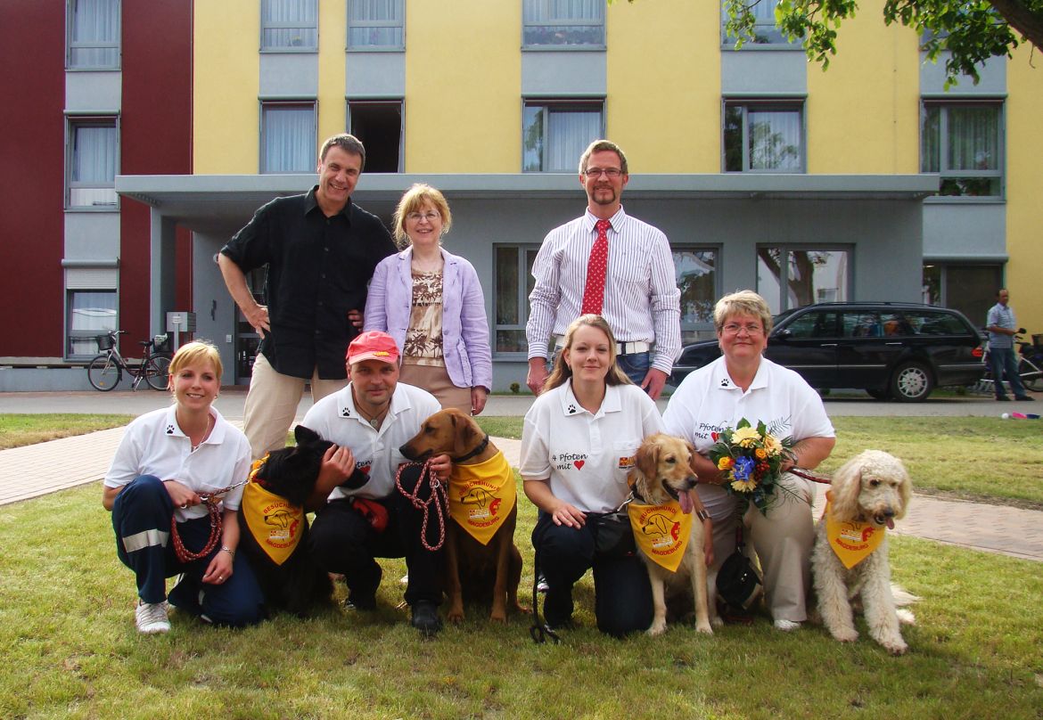 Sommerfest_BG_2010_Besuchshunde.jpg